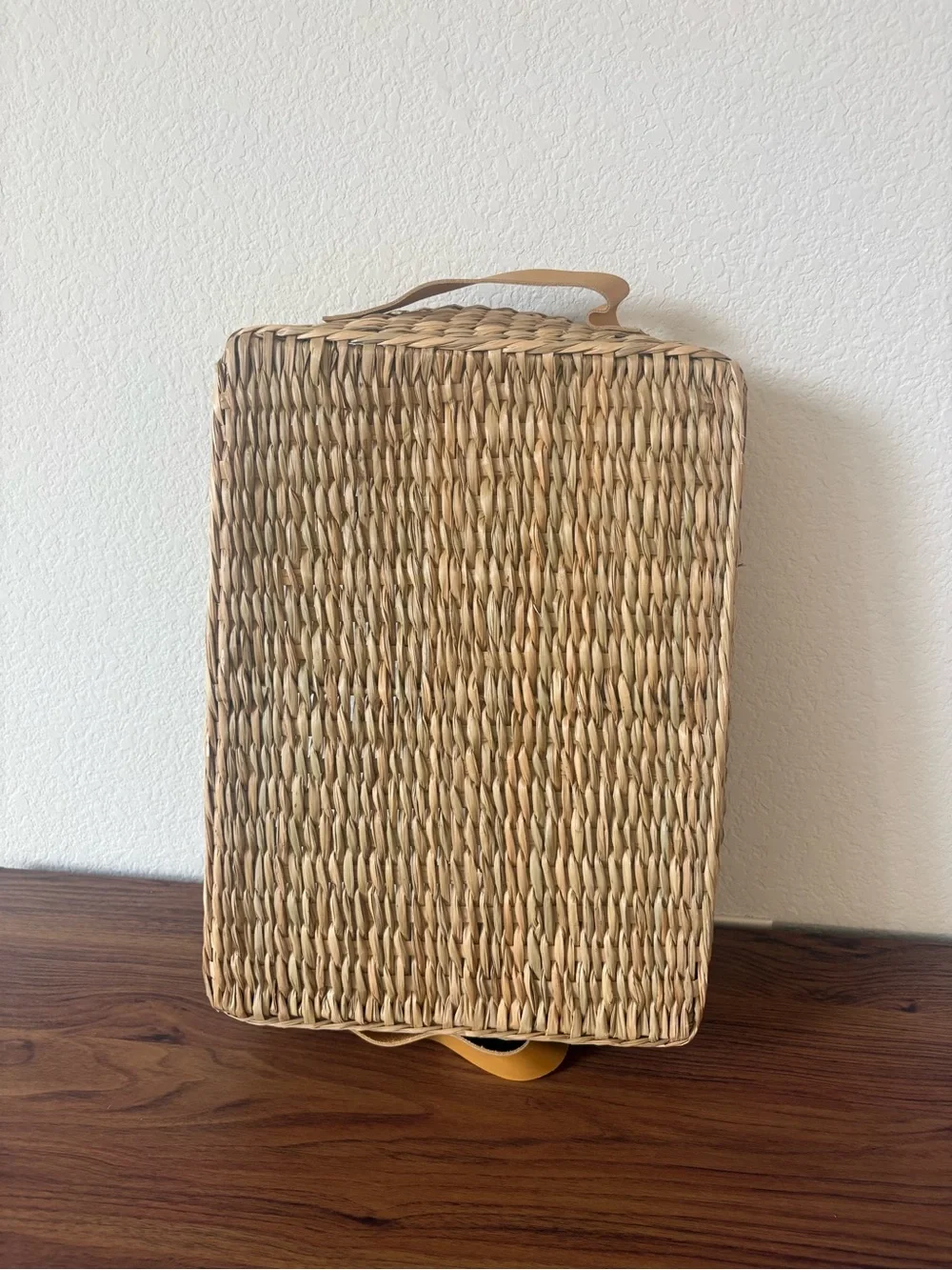 Woven Seagrass Serving Tray/Basket with Tan Handles 15x11x3